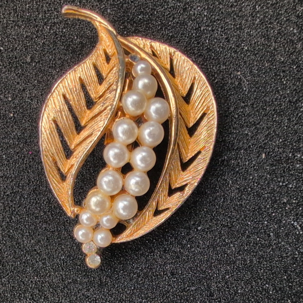 Vintage Leaf Brooch Faux Pearl Rhinestones